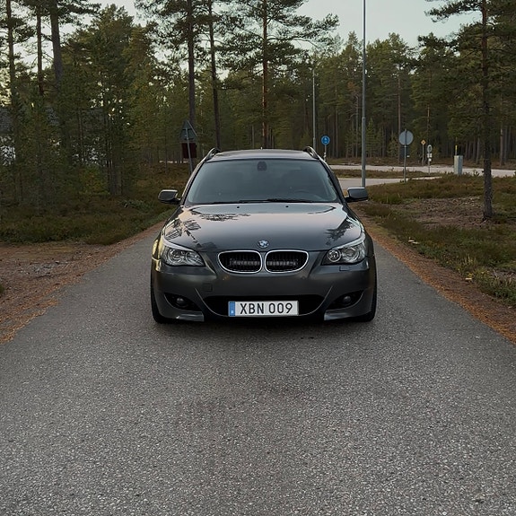 BMW 523i 2 of 13