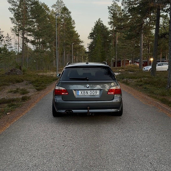 BMW 523i 4 of 13