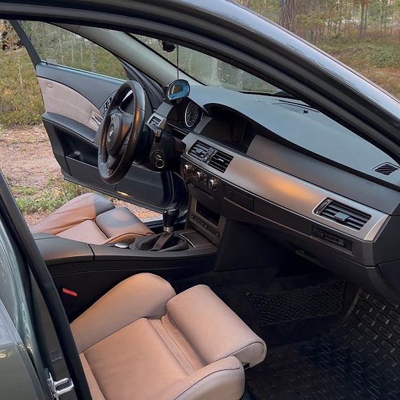 BMW 523i 8 of 13