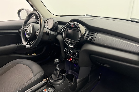 MINI Cooper 4 of 7