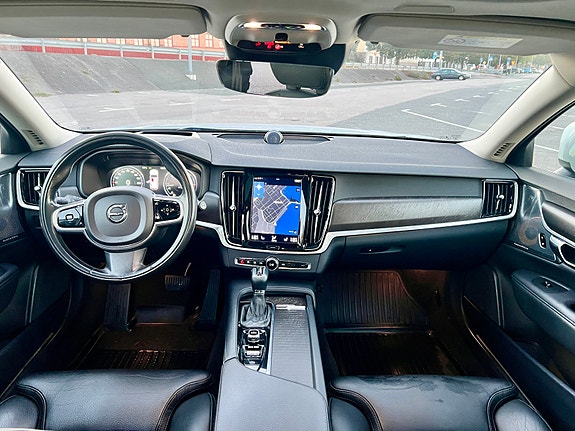 Volvo V90 Cross Country 3 of 5