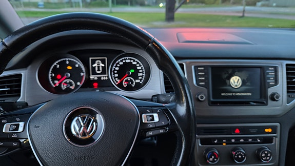 Volkswagen Golf Sportsvan 3 of 4