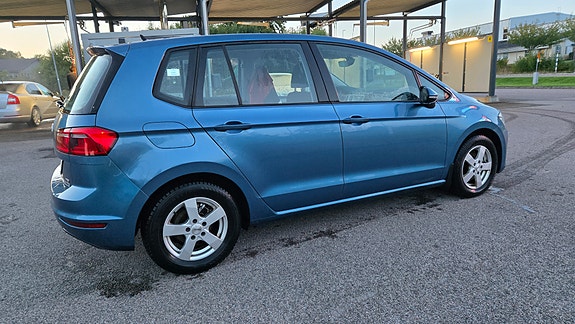 Volkswagen Golf Sportsvan 2 of 4