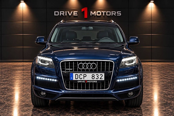 Audi Q7 2 of 12