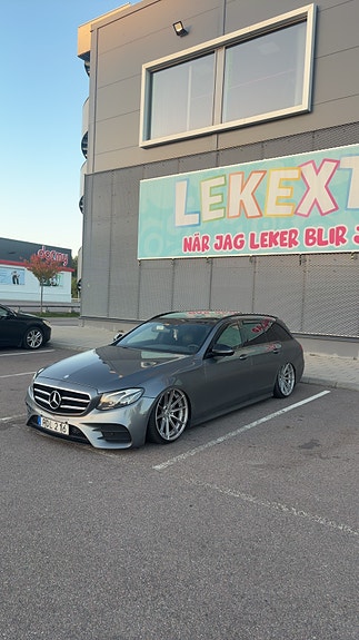Mercedes-Benz E220 3 of 6