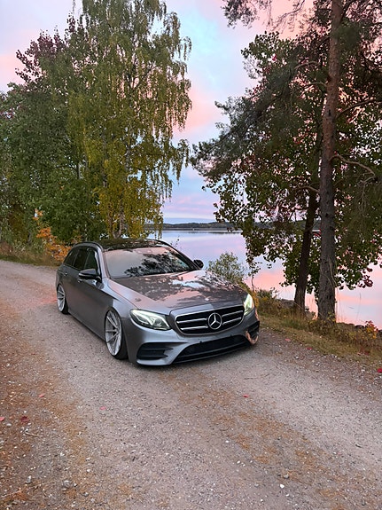 Mercedes-Benz E220 4 of 6