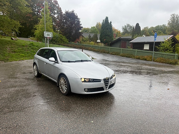 Alfa Romeo 159 2 of 8