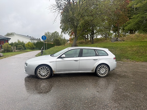 Alfa Romeo 159 3 of 8