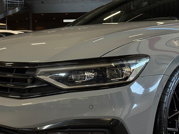 Volkswagen Passat 9 of 22