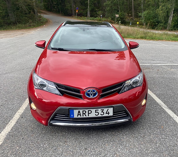 Toyota Auris 2 of 14