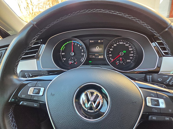 Volkswagen Passat 6 of 6
