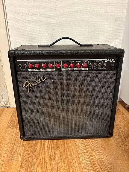 Fender M-80 gitarrförstärkare