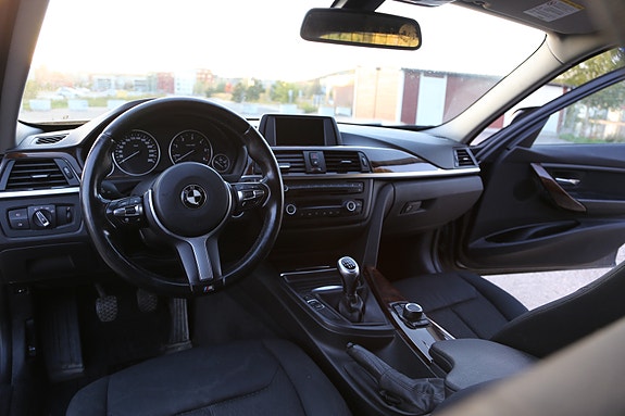BMW 320d 12 of 13