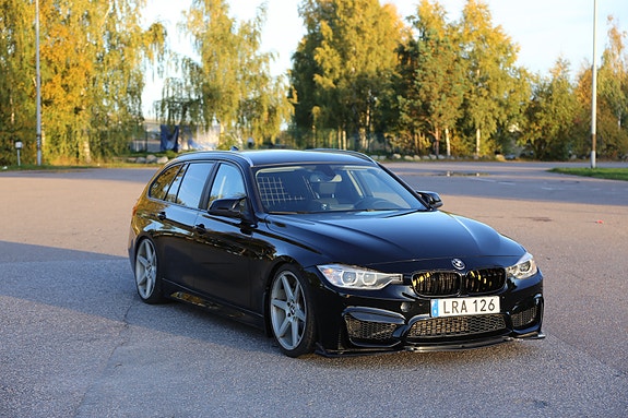 BMW 320d 2 of 13
