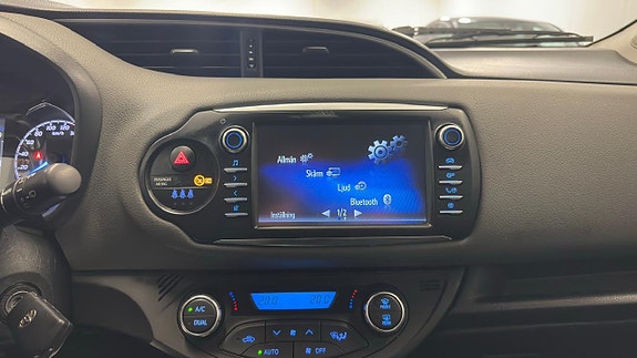 Toyota Yaris 27 of 30