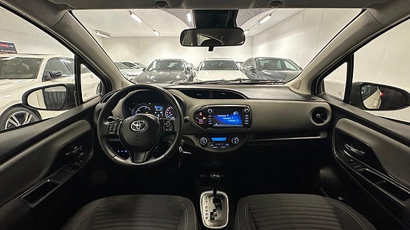 Toyota Yaris 17 of 30