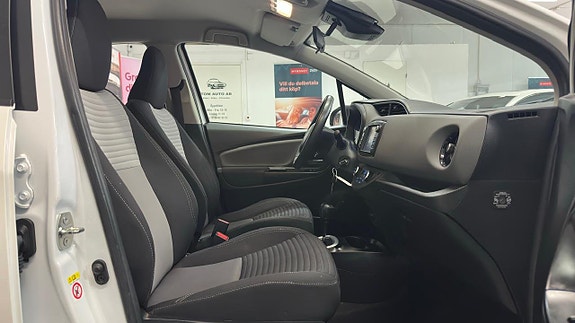Toyota Yaris 16 of 30