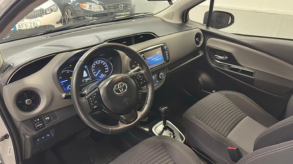 Toyota Yaris 9 of 30