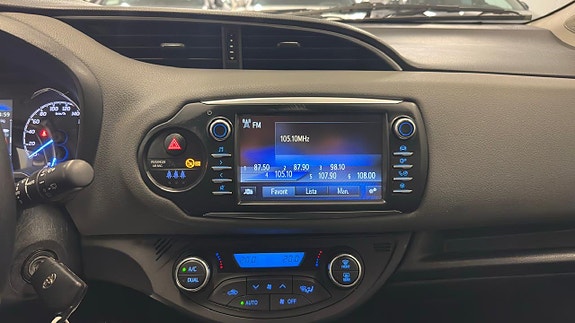 Toyota Yaris 30 of 30