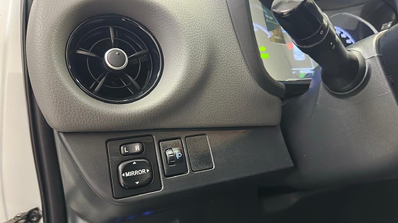 Toyota Yaris 10 of 30