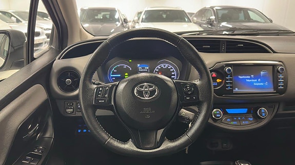 Toyota Yaris 18 of 30