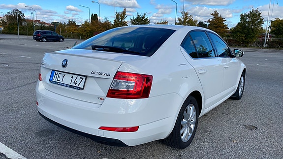 Skoda Octavia 2 of 4