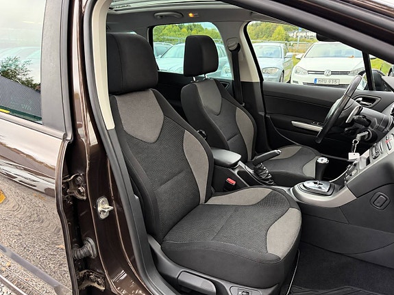 Peugeot 308 SW 15 of 20