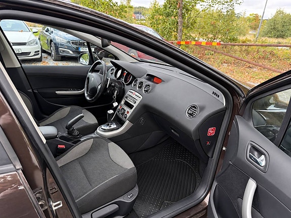 Peugeot 308 SW 14 of 20