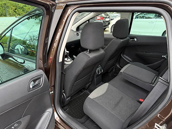 Peugeot 308 SW 18 of 20