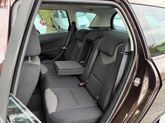 Peugeot 308 SW 16 of 20
