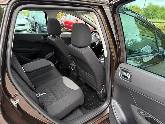 Peugeot 308 SW 17 of 20