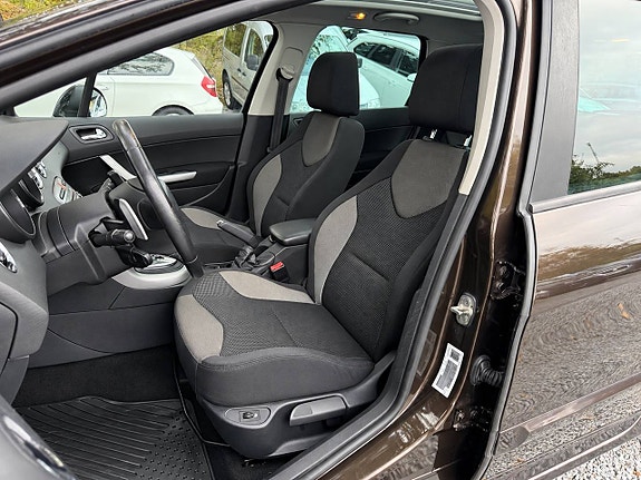 Peugeot 308 SW 13 of 20