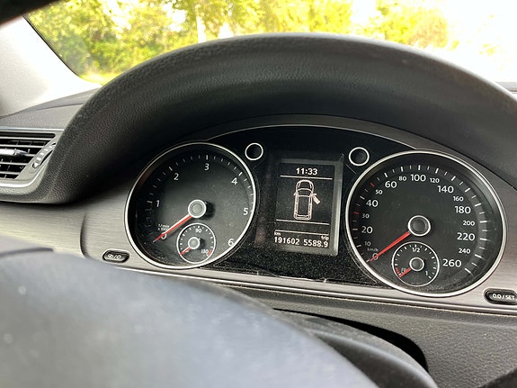 Volkswagen Passat 4 of 11
