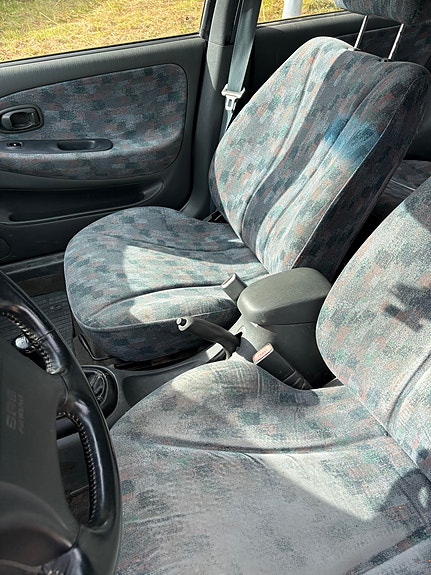 Hyundai Elantra 5 of 9