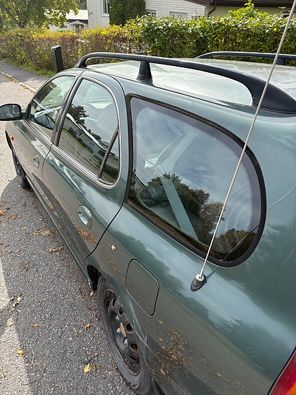 Hyundai Elantra 3 of 9