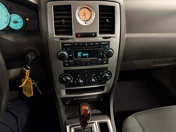 Chrysler 300C 17 of 30