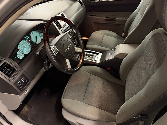 Chrysler 300C 10 of 30