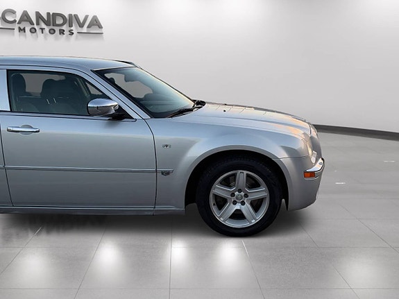 Chrysler 300C 8 of 30