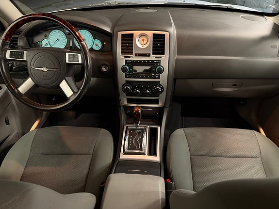 Chrysler 300C 16 of 30