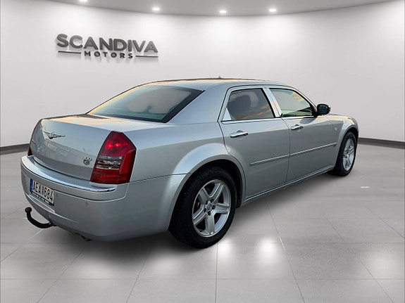 Chrysler 300C 7 of 30