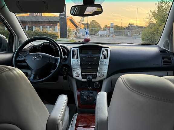 Lexus RX300 5 of 6