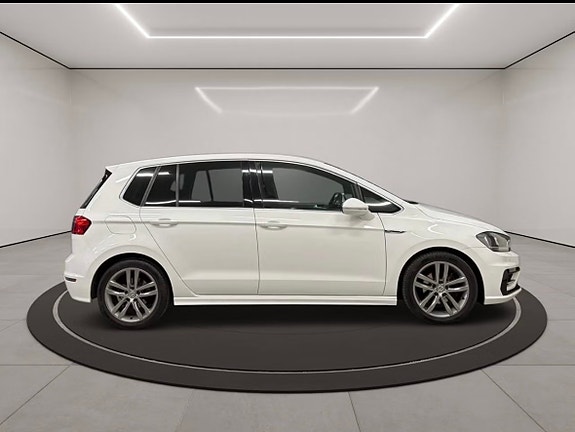 Volkswagen Golf Sportsvan 3 of 9