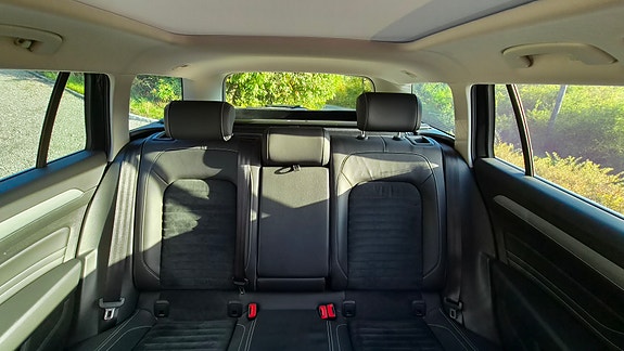 Volkswagen Passat 14 of 25