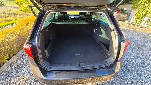 Volkswagen Passat 21 of 25