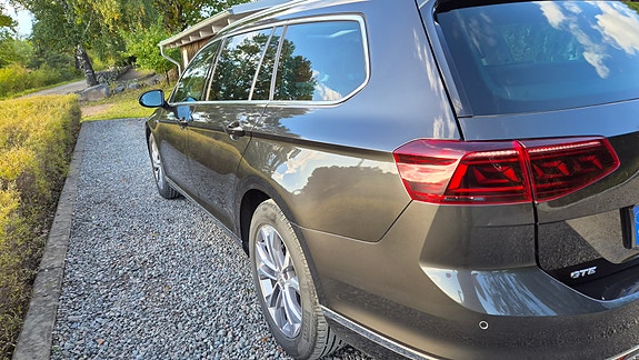 Volkswagen Passat 6 of 25