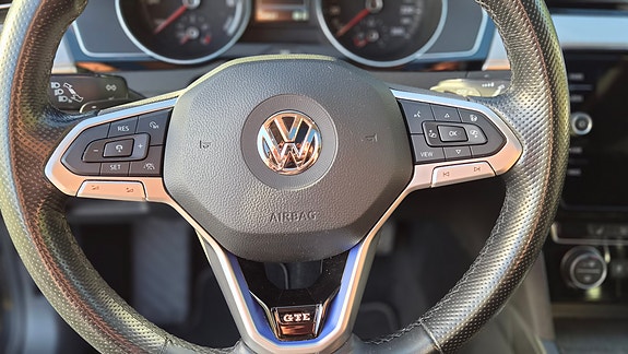 Volkswagen Passat 17 of 25