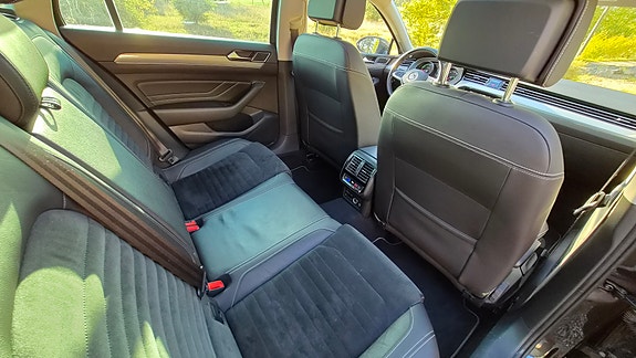 Volkswagen Passat 12 of 25