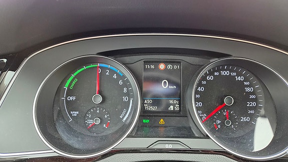 Volkswagen Passat 9 of 25