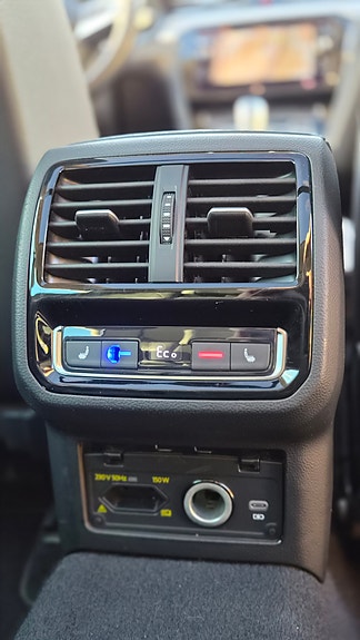 Volkswagen Passat 19 of 25