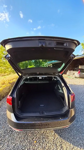Volkswagen Passat 22 of 25